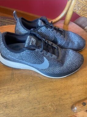 Nike Gray Knit Running Shoes